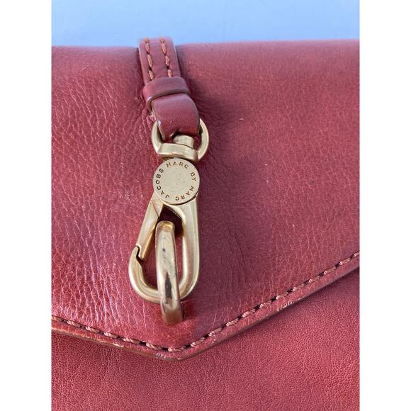 MARC BY MARC JACOBS BURNT ORANGE, BROWN LEATHER WRISTLET - Picture 16 of 16